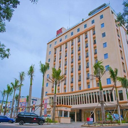 Biz Hotel Batam Nagoya Exteriör bild