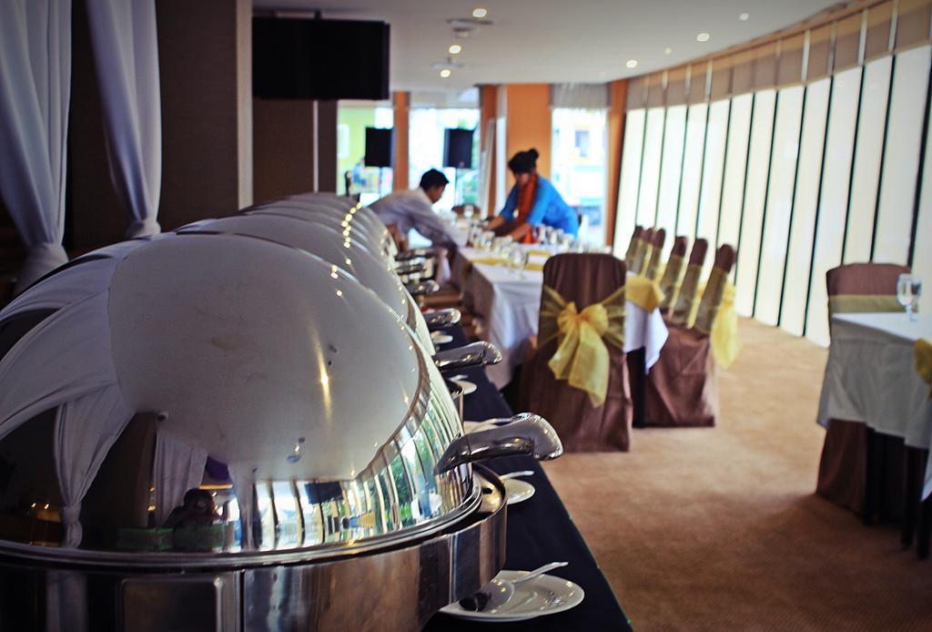Biz Hotel Batam Nagoya Exteriör bild