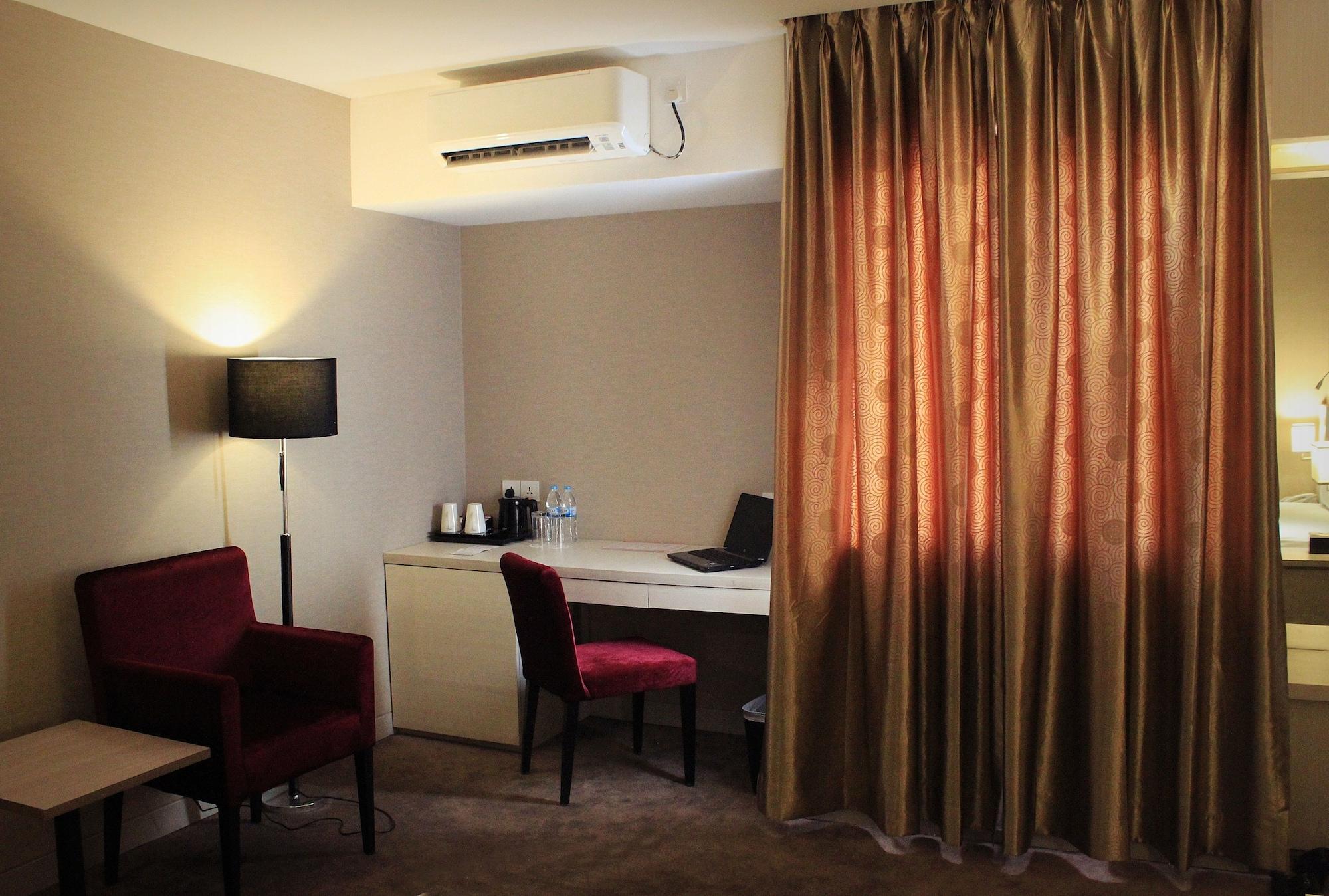 Biz Hotel Batam Nagoya Exteriör bild