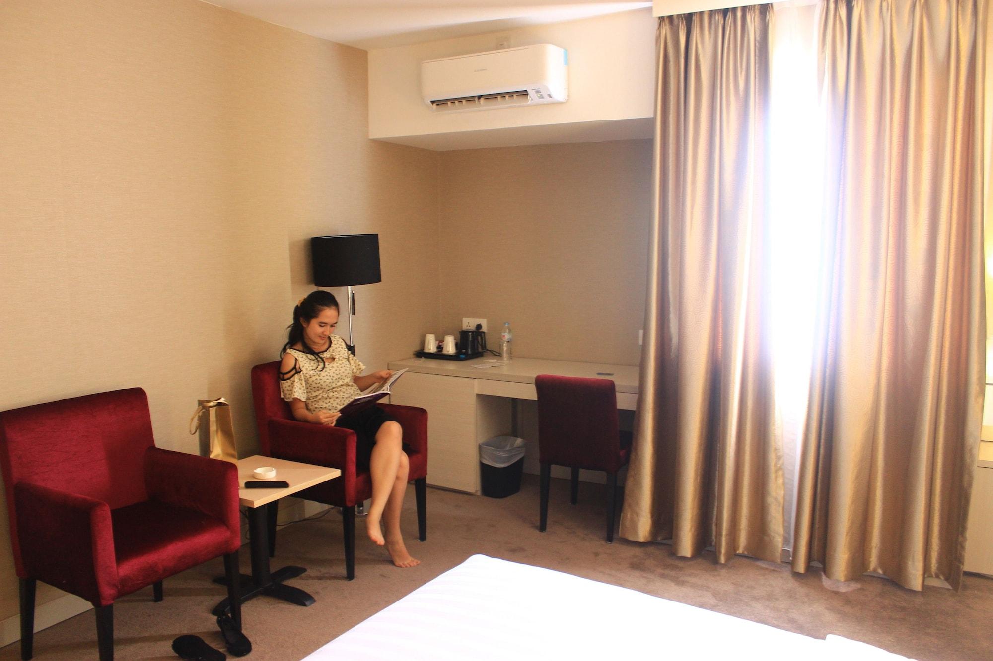 Biz Hotel Batam Nagoya Exteriör bild