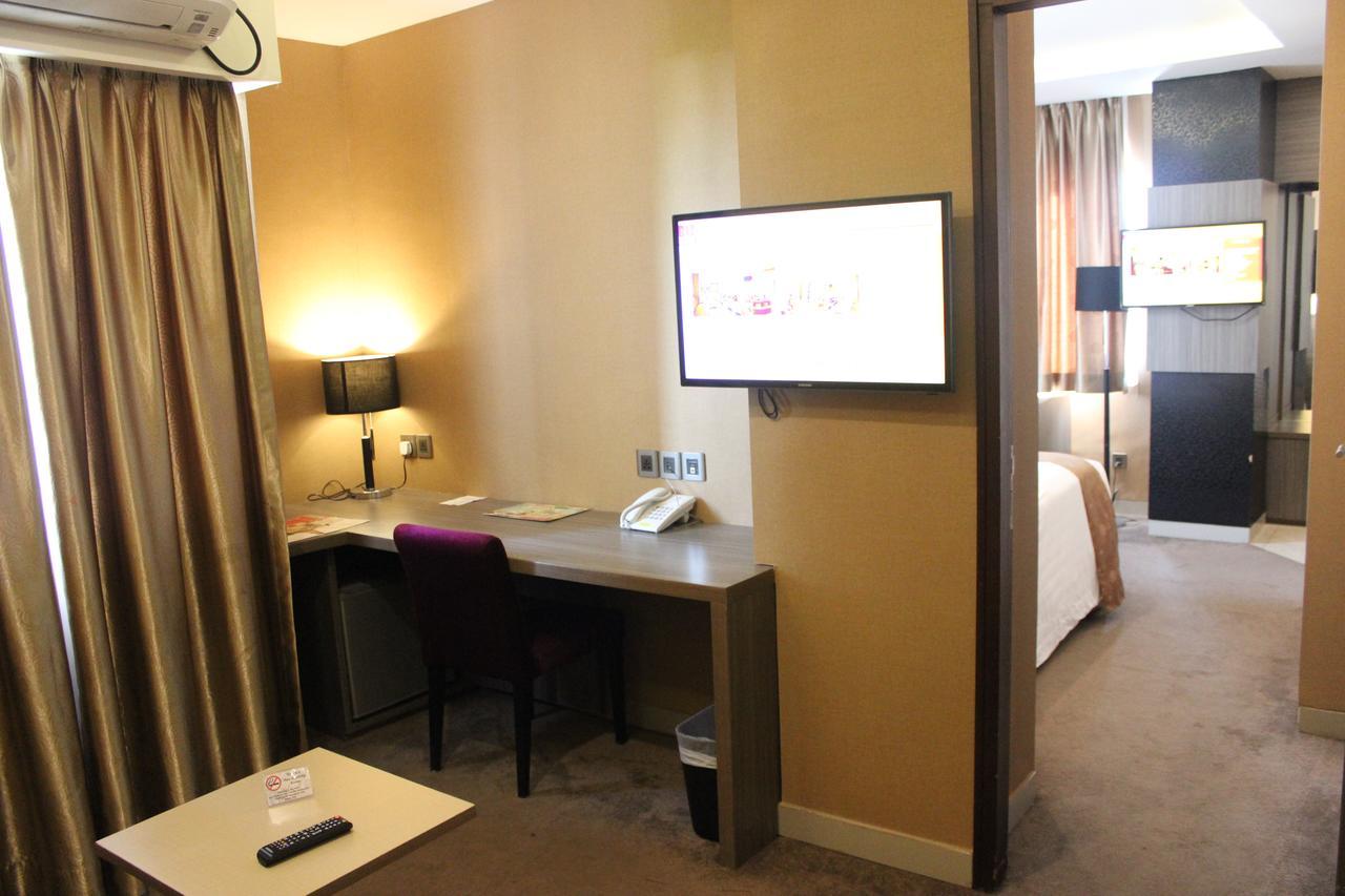 Biz Hotel Batam Nagoya Exteriör bild