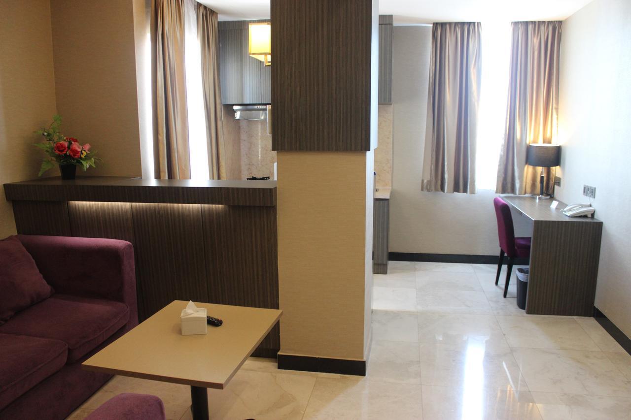 Biz Hotel Batam Nagoya Exteriör bild