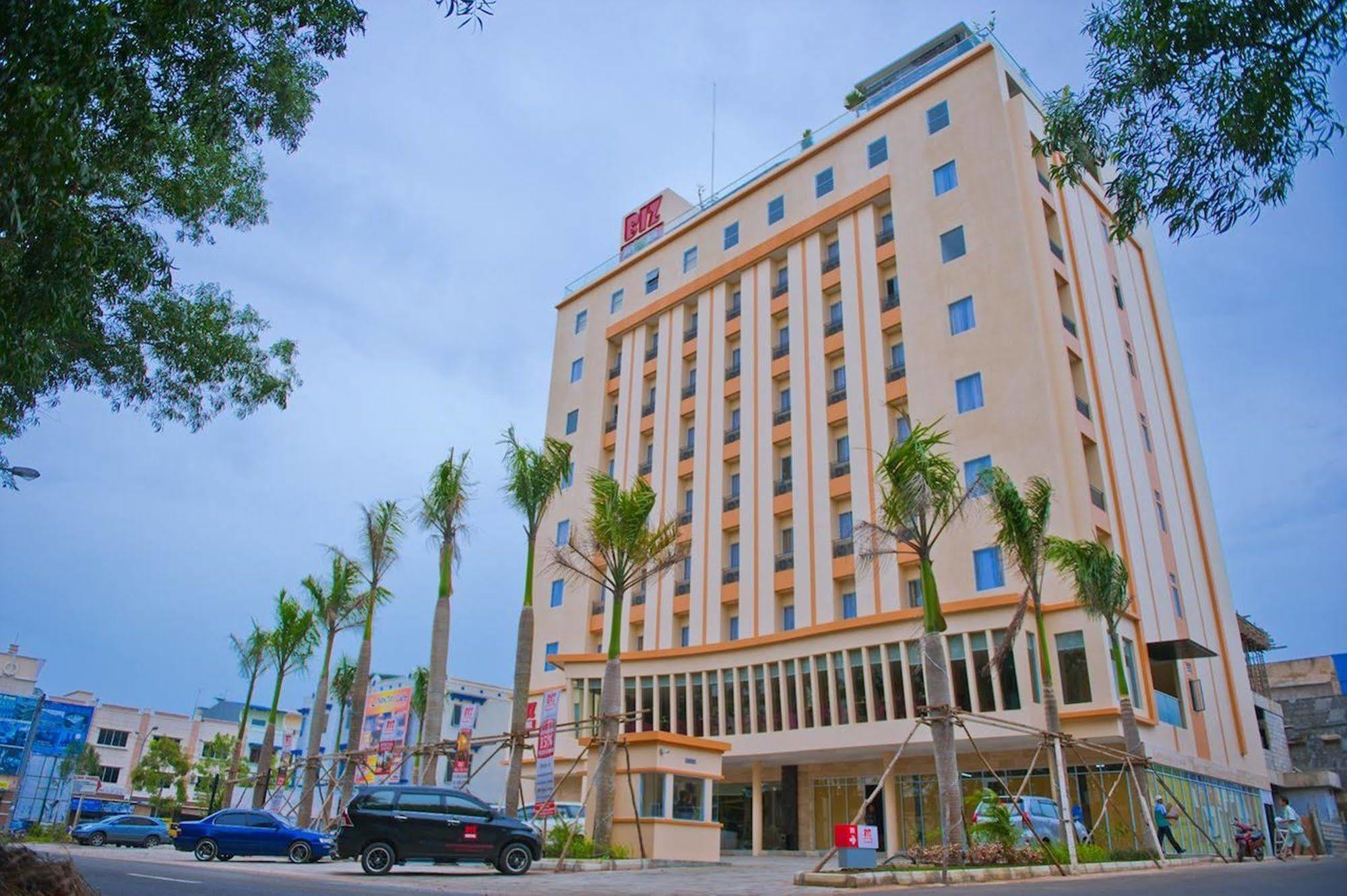 Biz Hotel Batam Nagoya Exteriör bild
