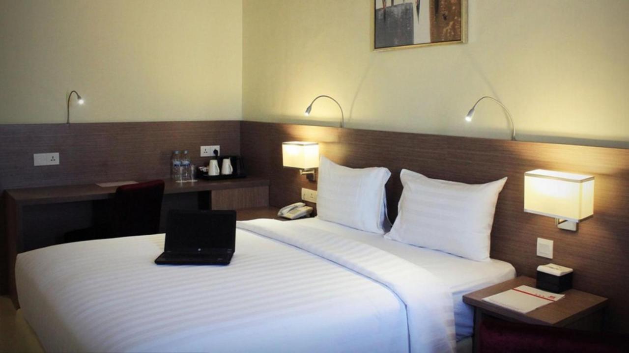 Biz Hotel Batam Nagoya Exteriör bild