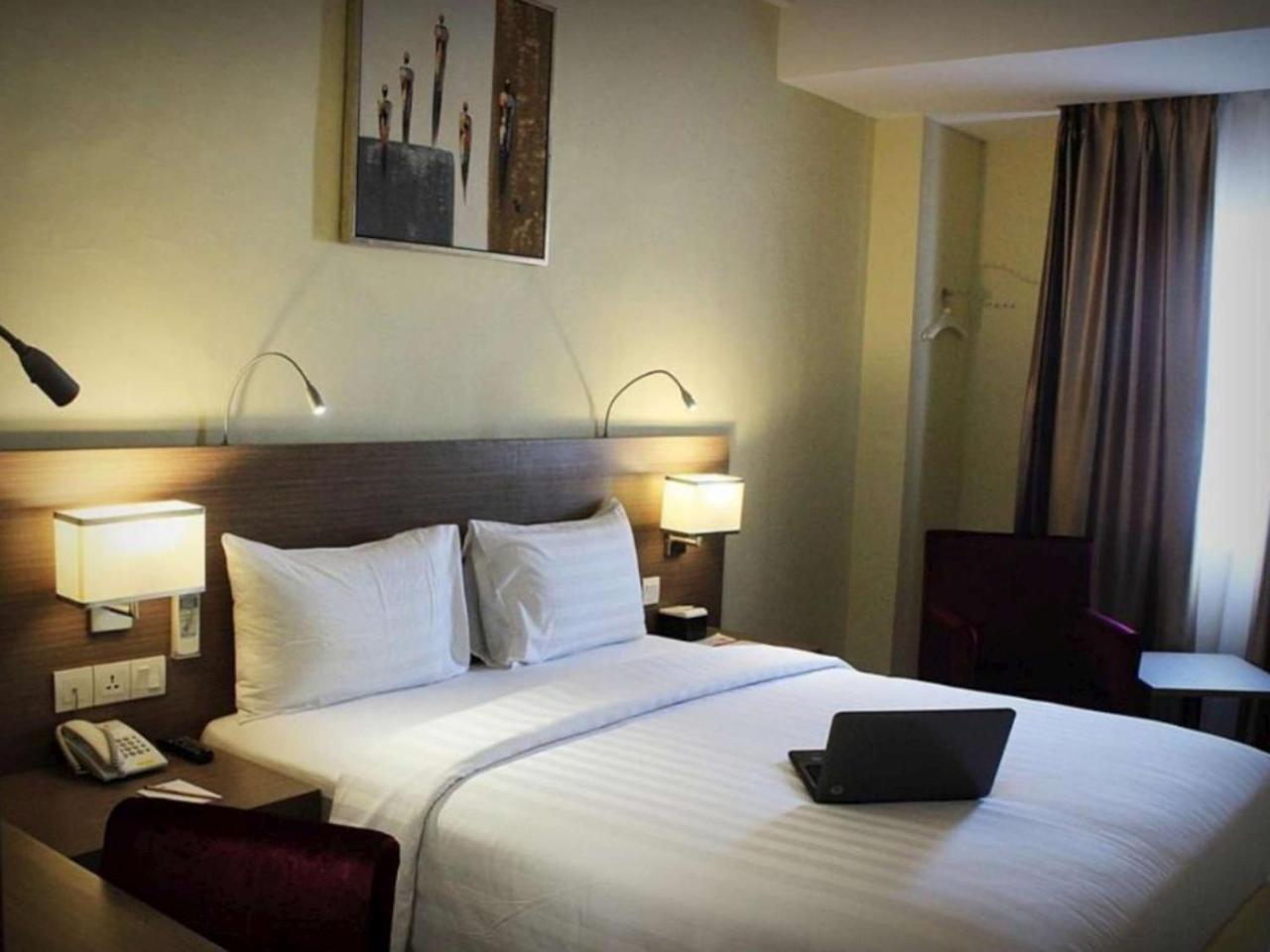 Biz Hotel Batam Nagoya Exteriör bild